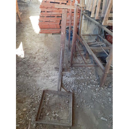 Coltar metalic pentru sectiuni de gard 105x110 cm folosit